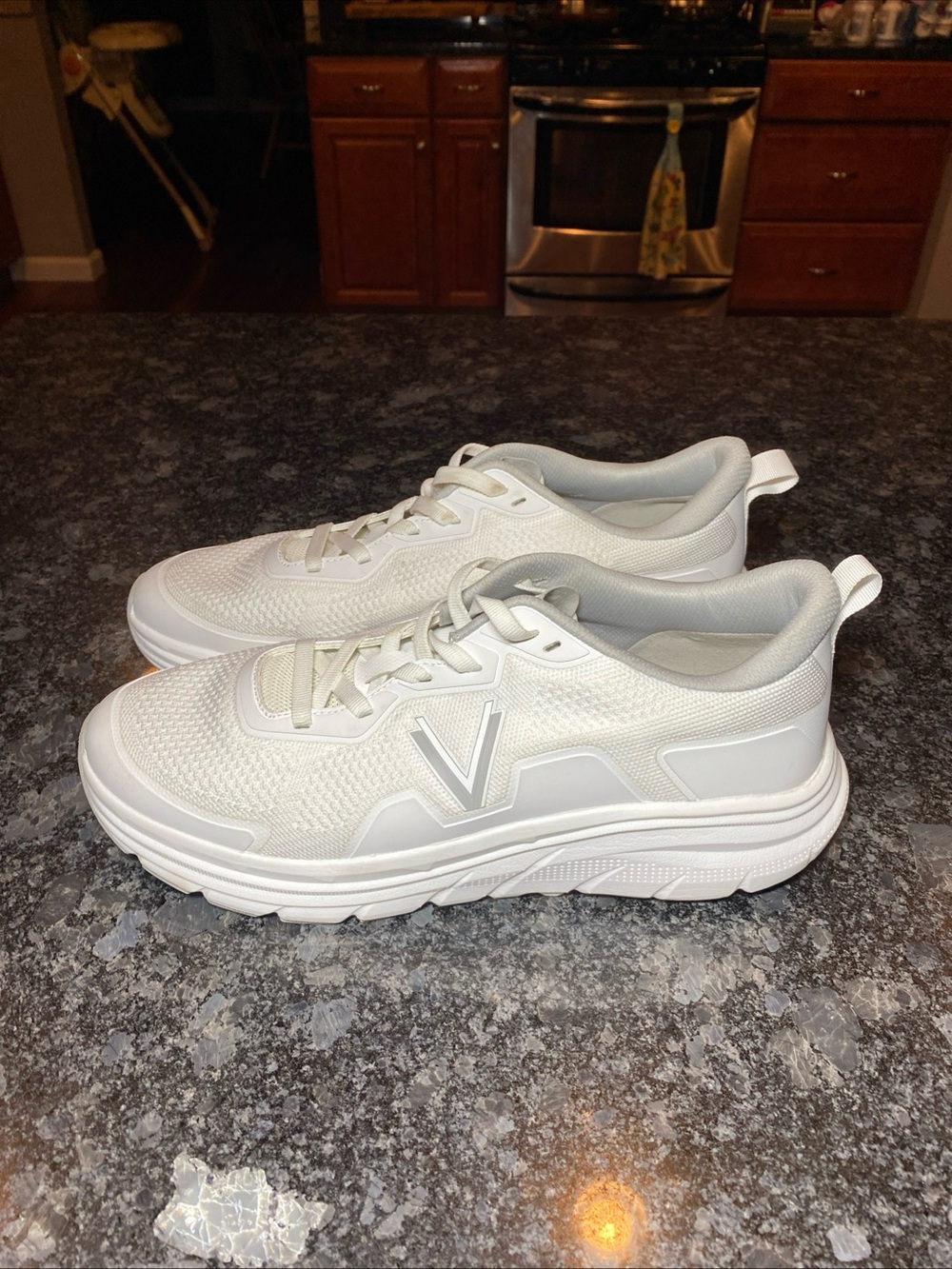 Vionic Walk Max Sneakers Womens US 12 White Low Top Comfort Walking Shoes